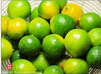 咸柠檬,取出柠檬,用清水冲洗干净,将其晾干水分。