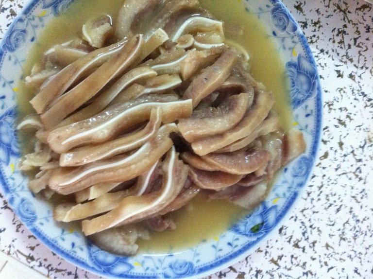 卤猪耳朵鼻子