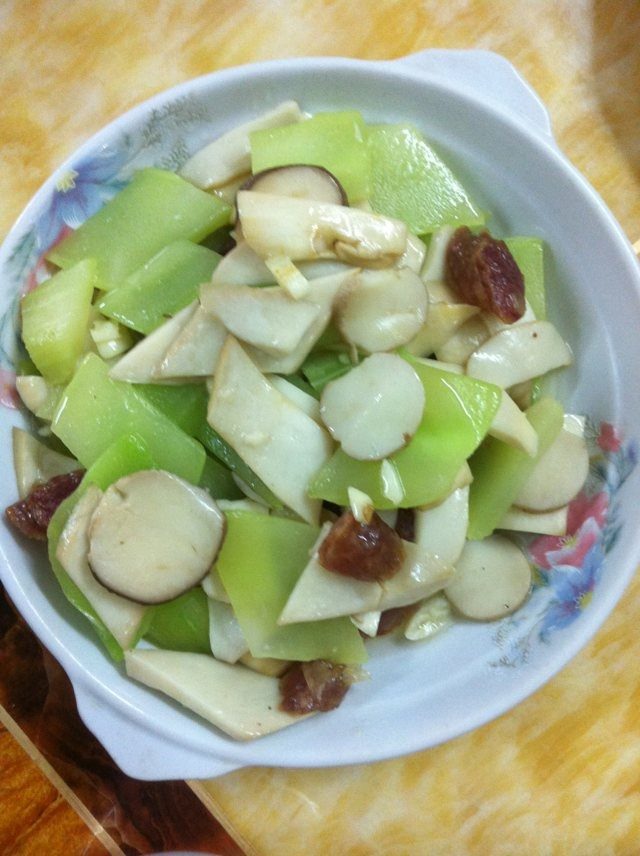 杏鲍菇莴笋炒腊肉