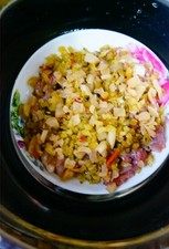 咸菜蒸肉,将弄好的咸菜肉放入蒸锅蒸十分钟，出锅撒上<a style='color:red;display:inline-block;' href='/shicai/ 3250'>葱</a>花即可。