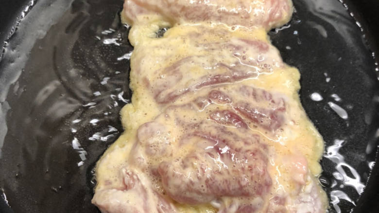日式南蛮鸡,油热后下锅炸。