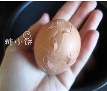 铁观音茶叶蛋,把鸡蛋壳敲碎像蜘蛛网的样子