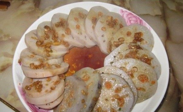 酿莲藕,把烧好的汁浇在莲藕上面即可，这样一道美味的酿莲藕就做成了，味道非常的不错