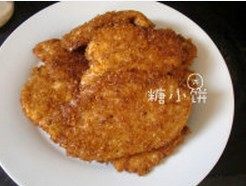 脆皮鸡排,放入平底锅中半煎半炸，至鸡肉熟透即可~