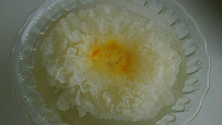 紫薯西米银耳羹,银耳一朵温水泡发40分钟