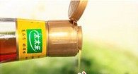 黄豆芽萝卜汤,滴入香油，撒上香菜末就出锅了