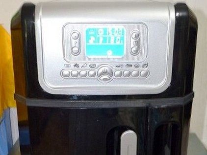 酥炸爱心水果馄饨,空气炸锅调180度,选择时间为10分钟,预热5分钟