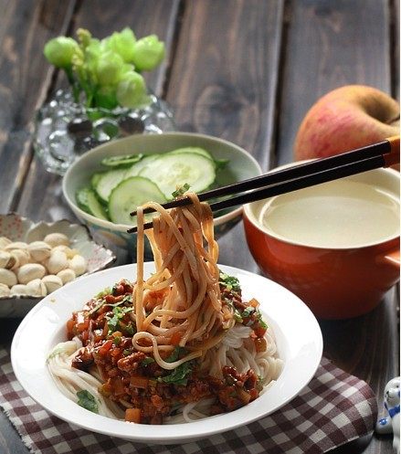 香菇肉末炸酱面