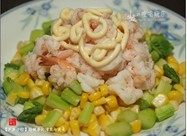 芦笋沙拉,挤上沙拉,拌匀开吃