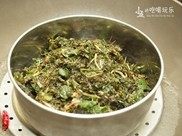 薄荷膏,煮开水,将容器放入,用中小火隔水蒸2个小时。
