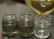 薄荷膏,趁热倒入干净无水无油的玻璃容器,凉却,盖上盖子保存。