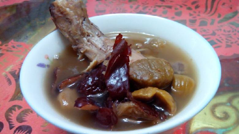 板栗红枣鸡腿汤