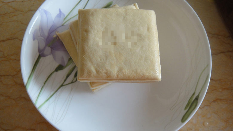 烫干丝,豆干用清水冲洗干净