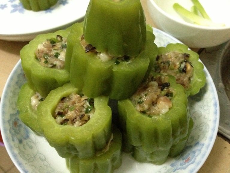 客家酿苦瓜,半小时后，将肉馅酿入苦瓜