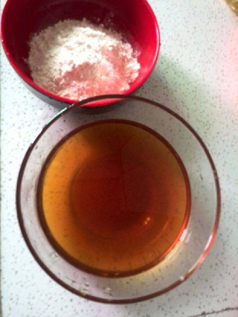 煎麦的(闽南话),2.待红糖完全化了,加入凉水,红糖一定要看不见颗粒,两碗水就可以