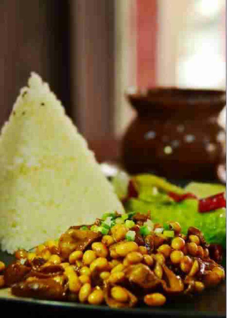 黄豆烧肥肠套饭