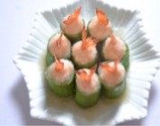 鲜虾酿丝瓜,将炒好的芡汁均匀淋在酿好的丝瓜上，即成