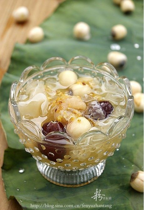 莲子红枣雪耳羹 