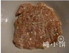 红烧猪排饭,再加淀粉和少量水抓匀