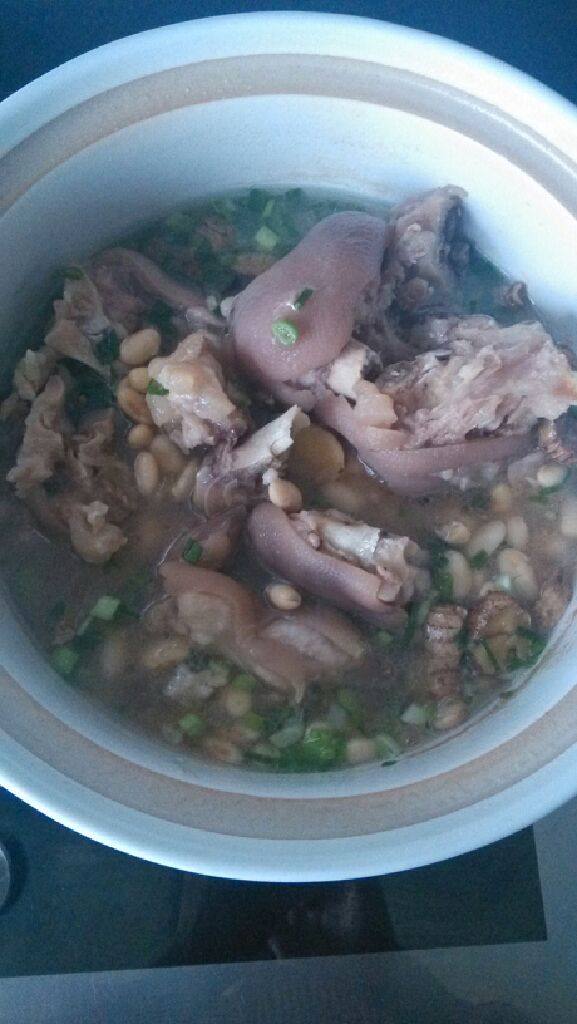 黄豆猪蹄汤