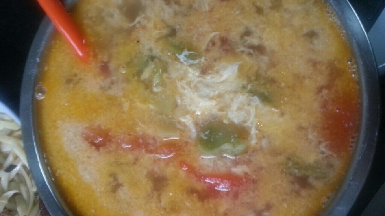 番茄蛋花汤,个人不喜欢葱花，所以我放了虾皮，比较鲜