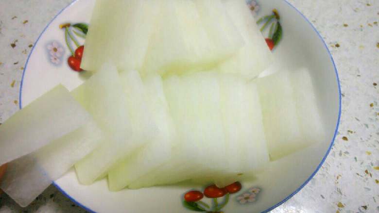 甜烧白(蒸糯米饭),<a style='color:red;display:inline-block;' href='/shicai/ 56'>冬瓜</a>用上面的同样方法切片备用。
