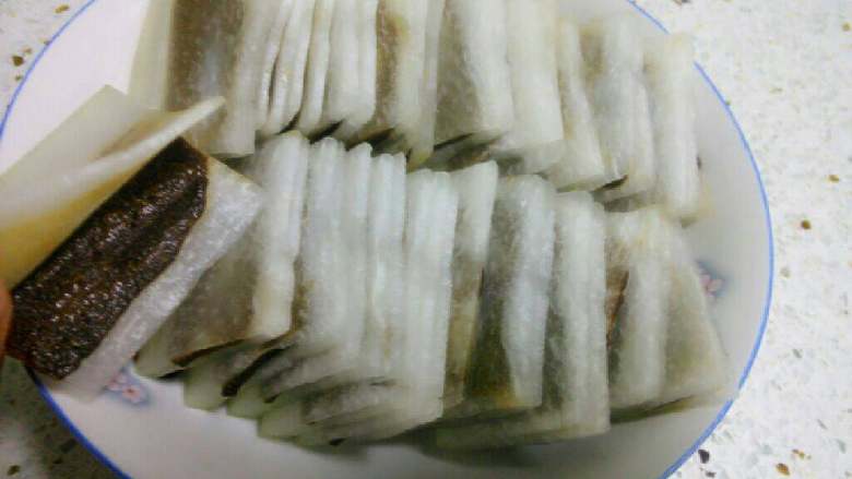 甜烧白(蒸糯米饭),冬瓜夹馅，同样方式摆放盘中。