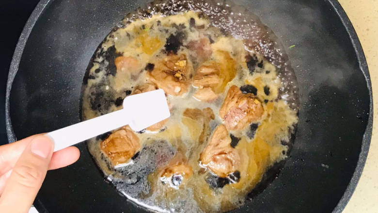 照烧排骨,根据口味,加盐调整咸淡