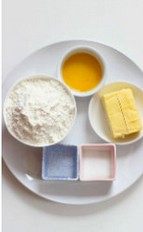 番茄培根塔,黄油室温软化，低筋面粉过筛备用