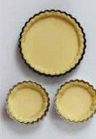 番茄培根塔,烘烤后的塔皮，室温后，倒入塔液，大约7分满