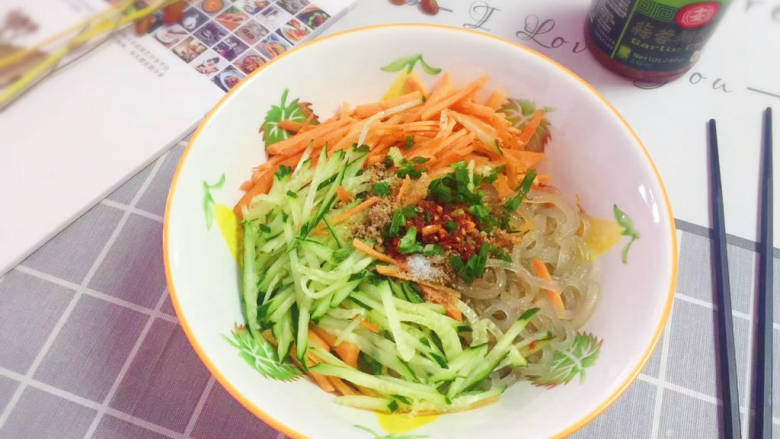 凉拌粉丝黄瓜,成品~