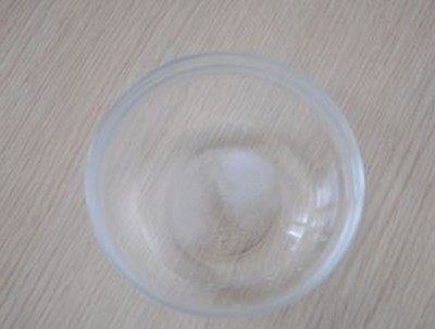 榴莲派,糖和盐加水混合至完全溶化,入冰箱冷藏20分钟成冰水