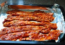 韩式烤辣酱五花肉,也可以将肉片平铺在铺锡纸的烤盘上