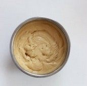 焦糖冰激凌,依相同步骤重复3-4次,最后一次使用电动搅拌器搅拌,呈现绵密顺滑的状态就表示已经完成