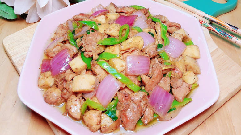 杏鲍菇炒鸡丁,超级下饭哟!