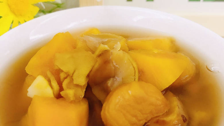 红薯栗子糖水,装入碗中,开吃