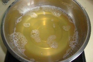 丝瓜烩官燕 ,过滤取黄豆汤