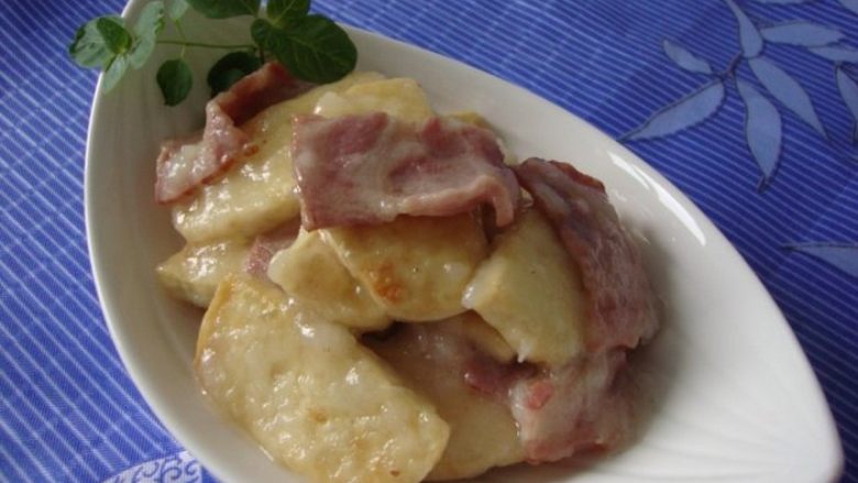 培根烧豆腐,豆腐入味后收浓汁即可