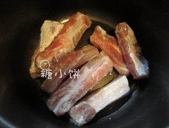 酸甜杏酱排骨,<a style='color:red;display:inline-block;' href='/shicai/ 434'>排骨</a>洗净，可以提前焯水