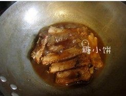 酸甜杏酱排骨,高压锅上汽后压半个小时，然后转入炒锅中收汁