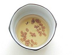 墨鱼丸汤,花椒加水煮开后晾凉