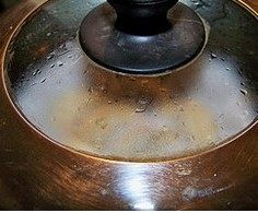 珍珠丸子,关火,将珍珠丸子焖在锅内,虚蒸2分钟即可