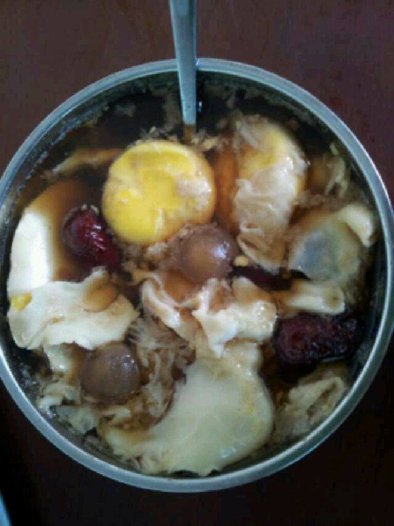 阿胶红枣圆肉鸡蛋糖水