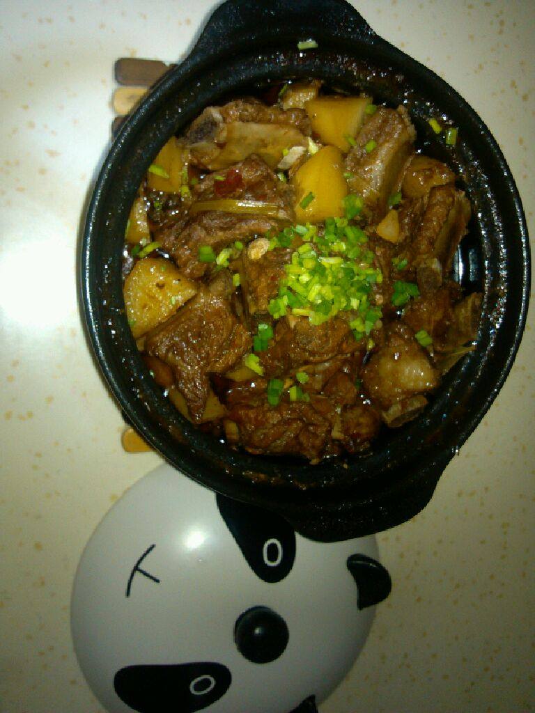 砂锅土豆闷小排