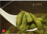 茶香毛豆,熄火,将煮好的毛豆继续浸泡在汤汁里让其更入味,可焖至汤汁完全冷去