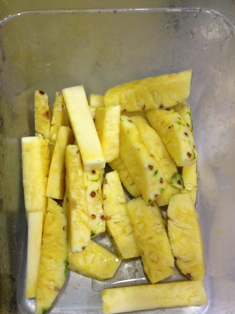 西瓜菠萝二重奏,<a style='color:red;display:inline-block;' href='/shicai/ 597'>菠萝</a>切小块