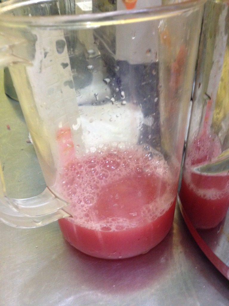 西瓜菠萝二重奏,先榨西瓜汁