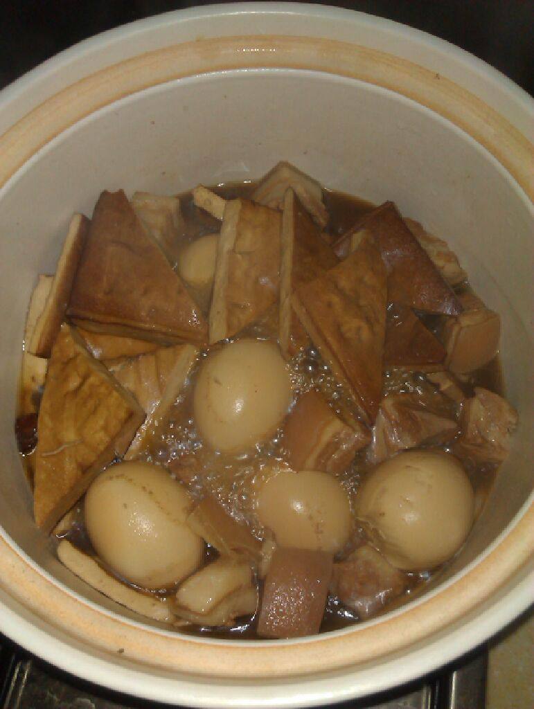 卤水豆付干五花肉鸡旦