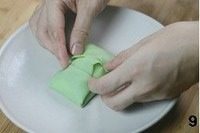 榴莲班戟
,把班戟皮包成四方形,将馅完全包在皮里面