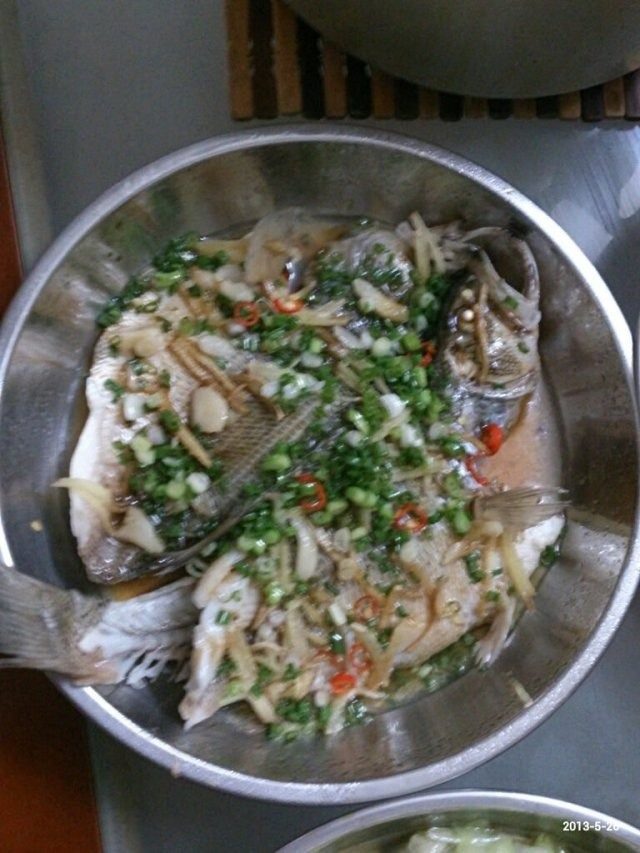 蒸鲈鱼
